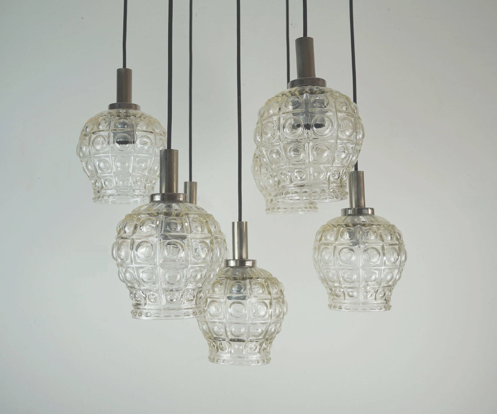 photo furniture Cascade hanglamp, 7 kappen, bubbeltjesglas en chroom, jaren 1960/70
