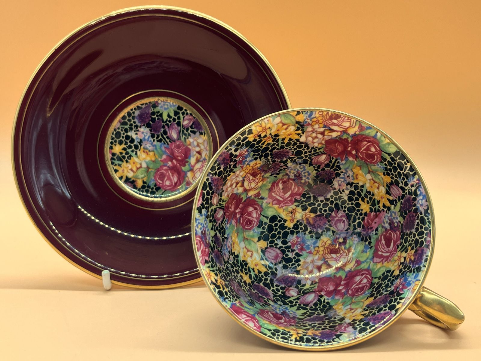 Royal Winton Pottery Hazel Chintz Best Gold Footed Wide Mouth theekop & schotel duo. Ca. jaren 1930.