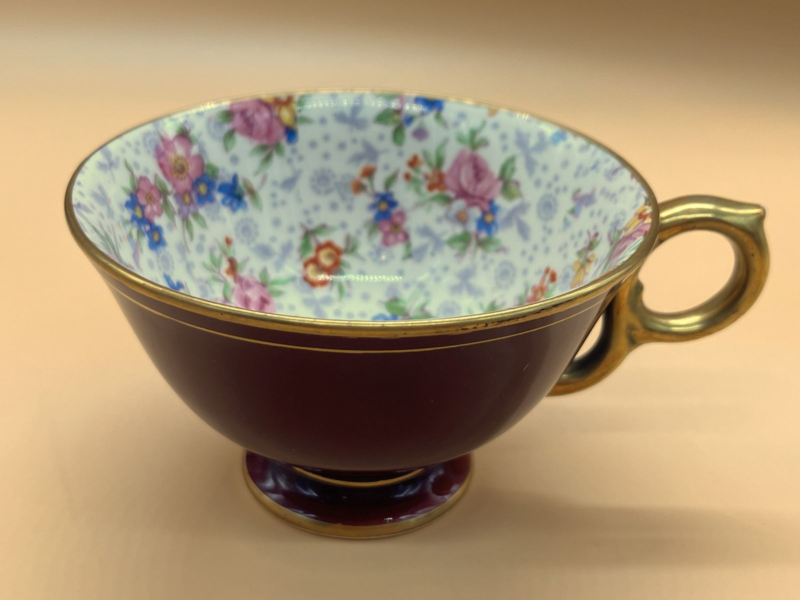 Royal Winton Pottery Eleanor Chintz Best Gold Footed Wide Mouth Tea Cup & Saucer Duo. Ca. jaren 1930. photo vinterior