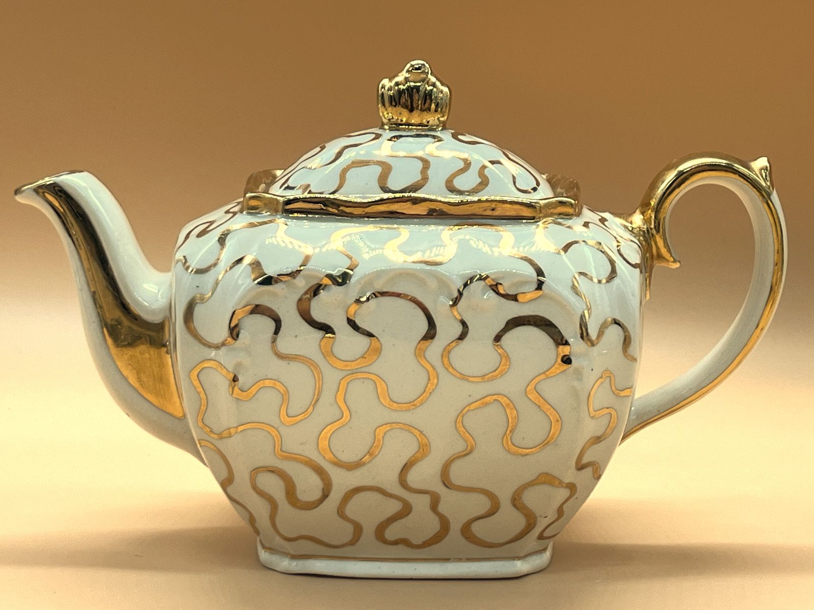 Vintage Sadler Pottery Cube goud en wit Squiggle theepot voor 2 kopjes. Ca. 1940/50.