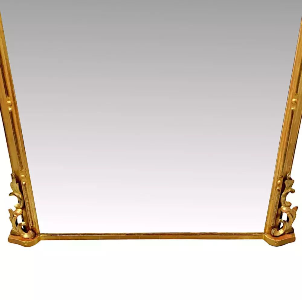 Fraai maatwerk 19e eeuwse vergulde houten schoorsteenspiegel met boogvorm photo Woonaccessoires