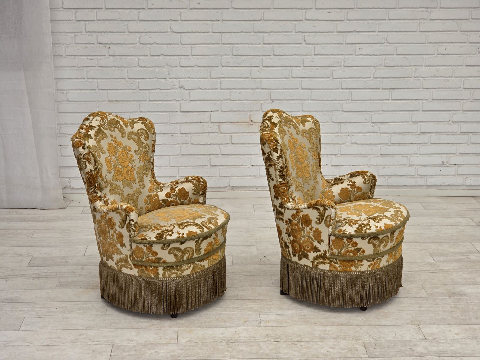 Ca. jaren 1970, set van 2 kleine Deense fauteuils, bruin/beige meubelstof. photo for sale