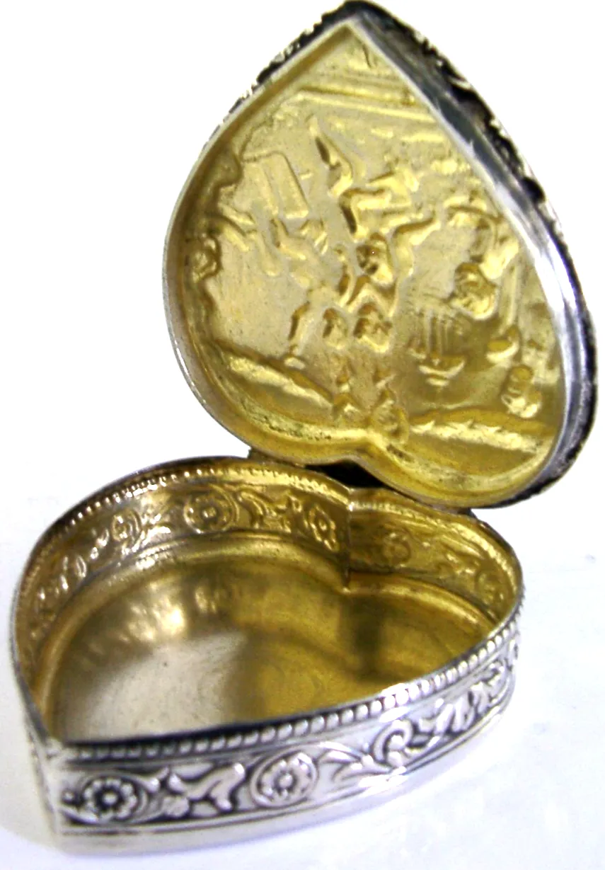 Massief zilveren doosje in hartvorm, ca. 1900, antiek, 30g, cherubijnen photo furniture