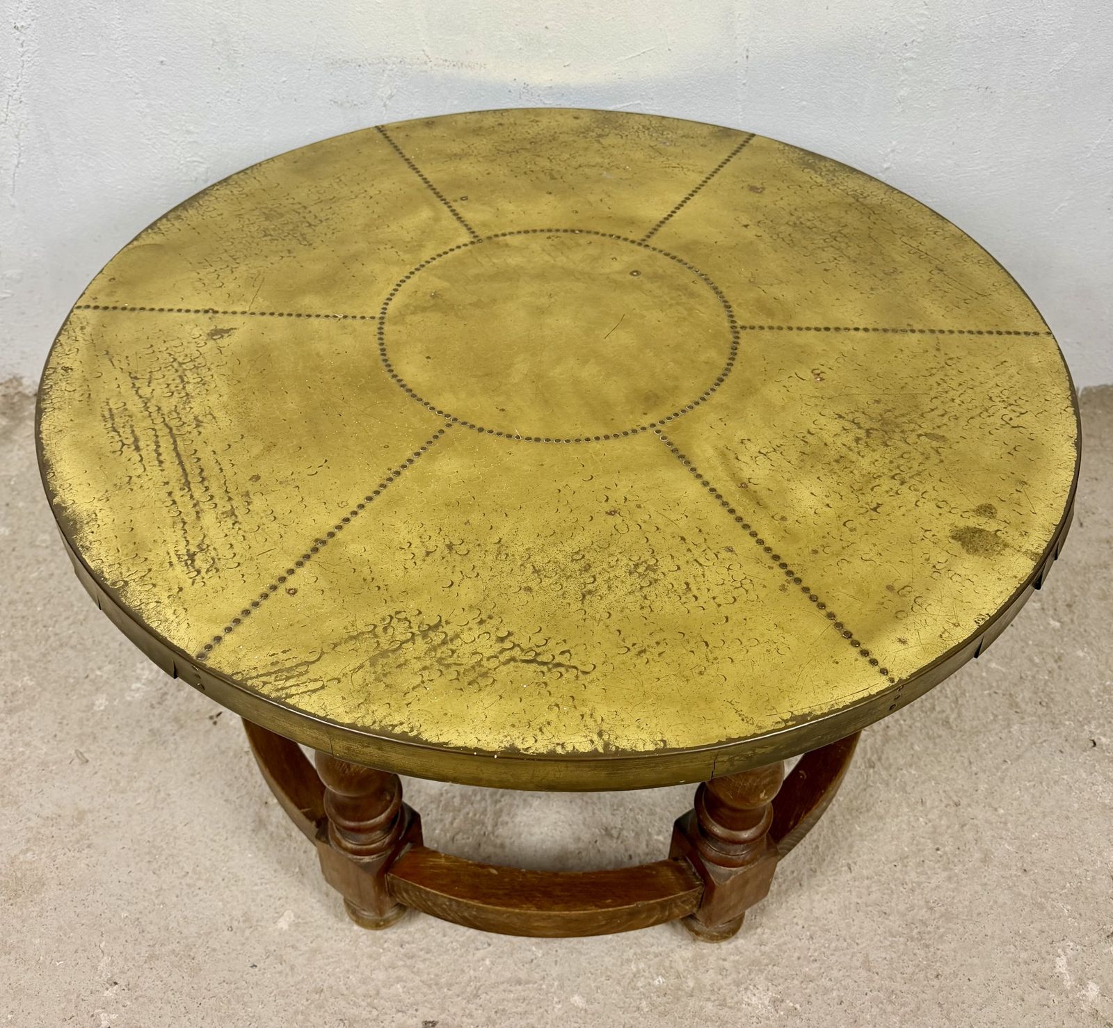 Spaanse salontafel met messing tafelblad, midden 20e eeuw photo 1460.0