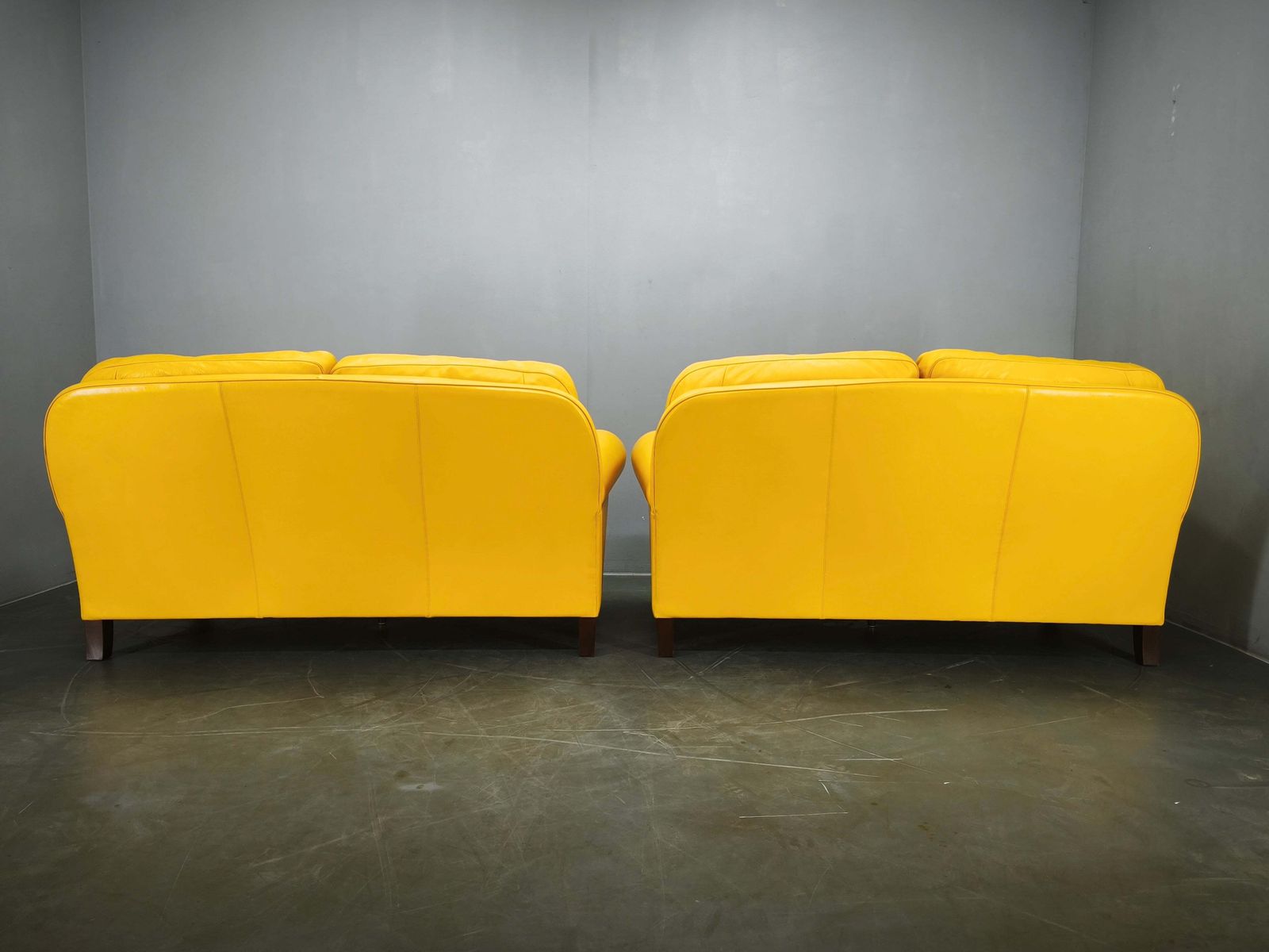 photo vinterior Pair Of Poltrona Frau George Leather Sofas, Italy, 1992