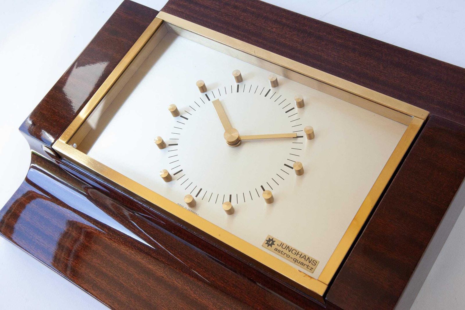 Junghans wandklok, Mid-Century Modern, Space Age, Duitsland, atomair goud photo for sale