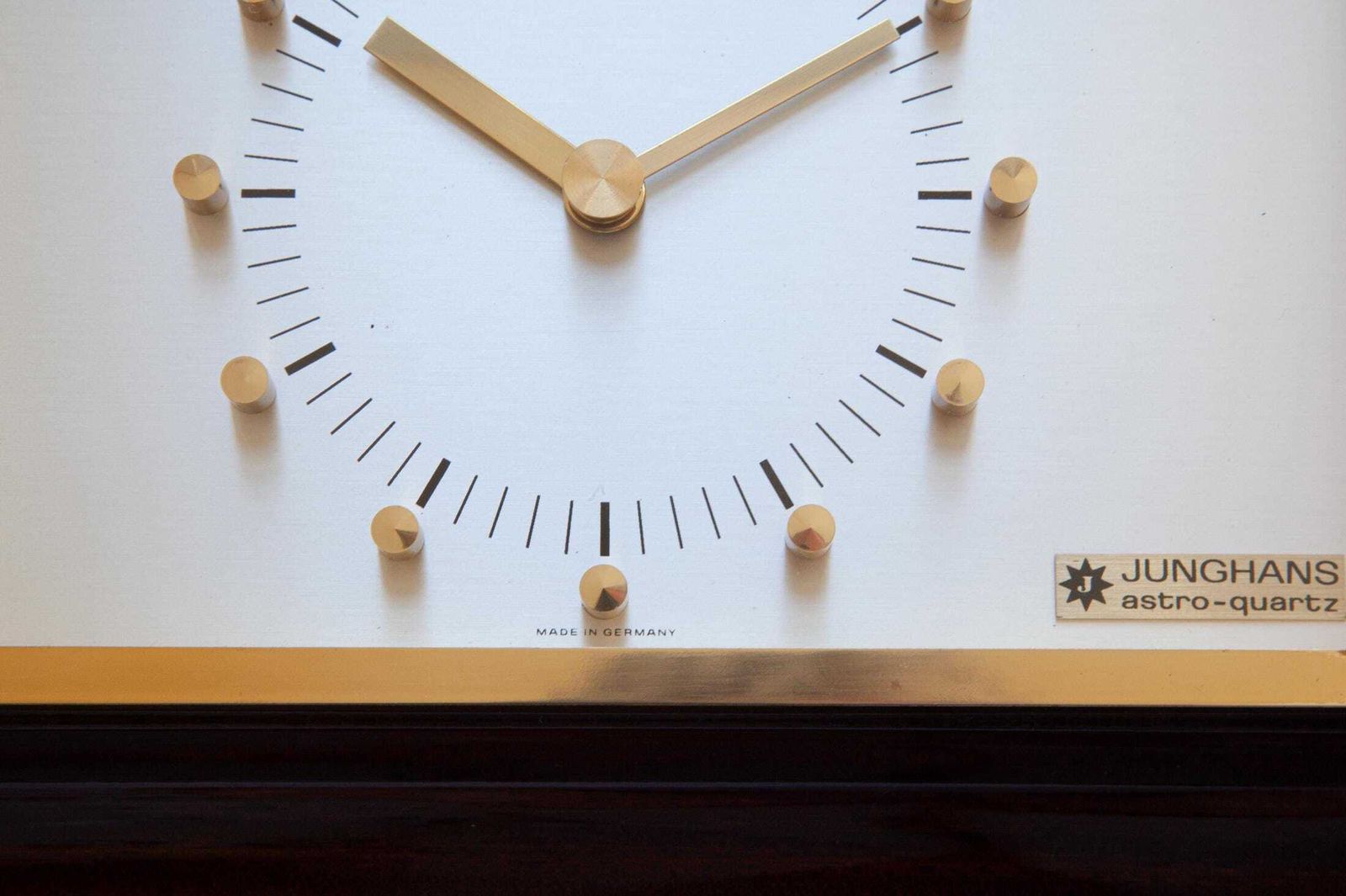 Junghans wandklok, Mid-Century Modern, Space Age, Duitsland, atomair goud photo vinterior