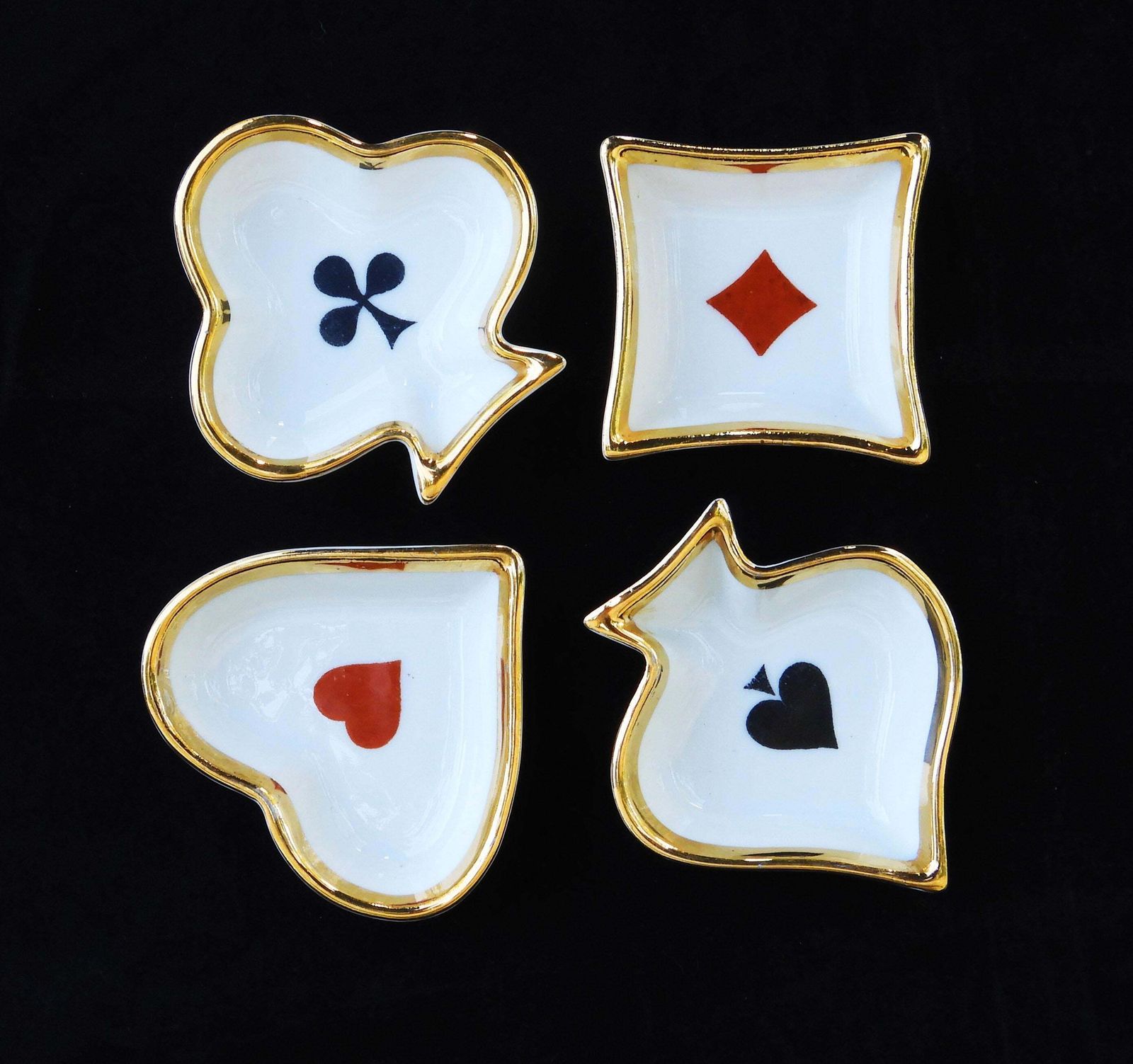 Coupelles et cendriers en porcelaine de Limoges, motifs cartes à jouer, vers 1960, lot de 4 photo furniture