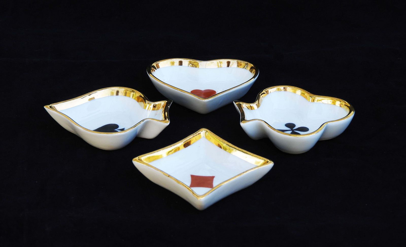 Coupelles et cendriers en porcelaine de Limoges, motifs cartes à jouer, vers 1960, lot de 4 photo 283.0