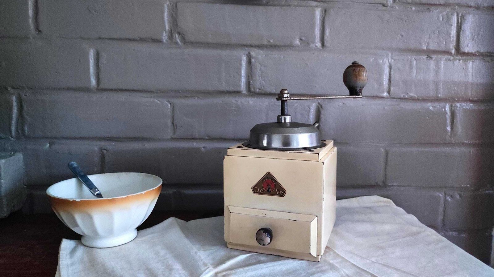 Pede Dienes Houten Handmatige Koffiemolen Model 718, jaren 1950
