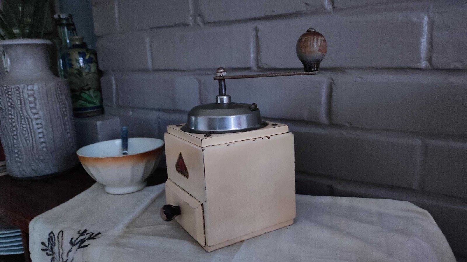 Pede Dienes Houten Handmatige Koffiemolen Model 718, jaren 1950 photo for sale