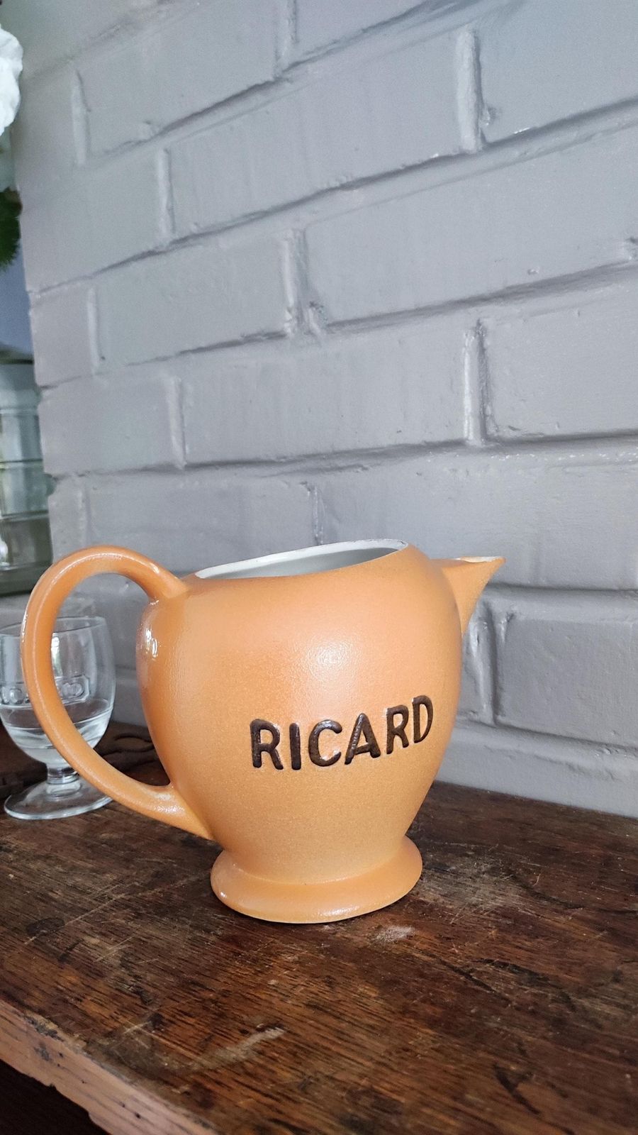Pichet à eau en grès Ricard, marque française de pastis photo vinterior