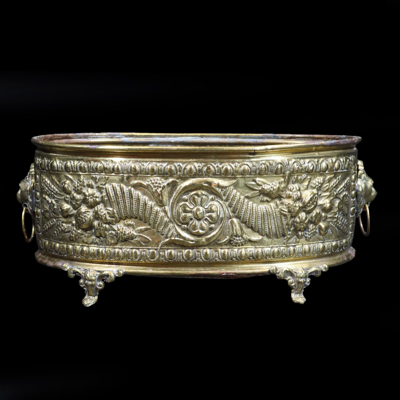 Jardinière d'époque française en laiton repoussé à masques de lions, style Napoléon III, XIXe siècle photo furniture