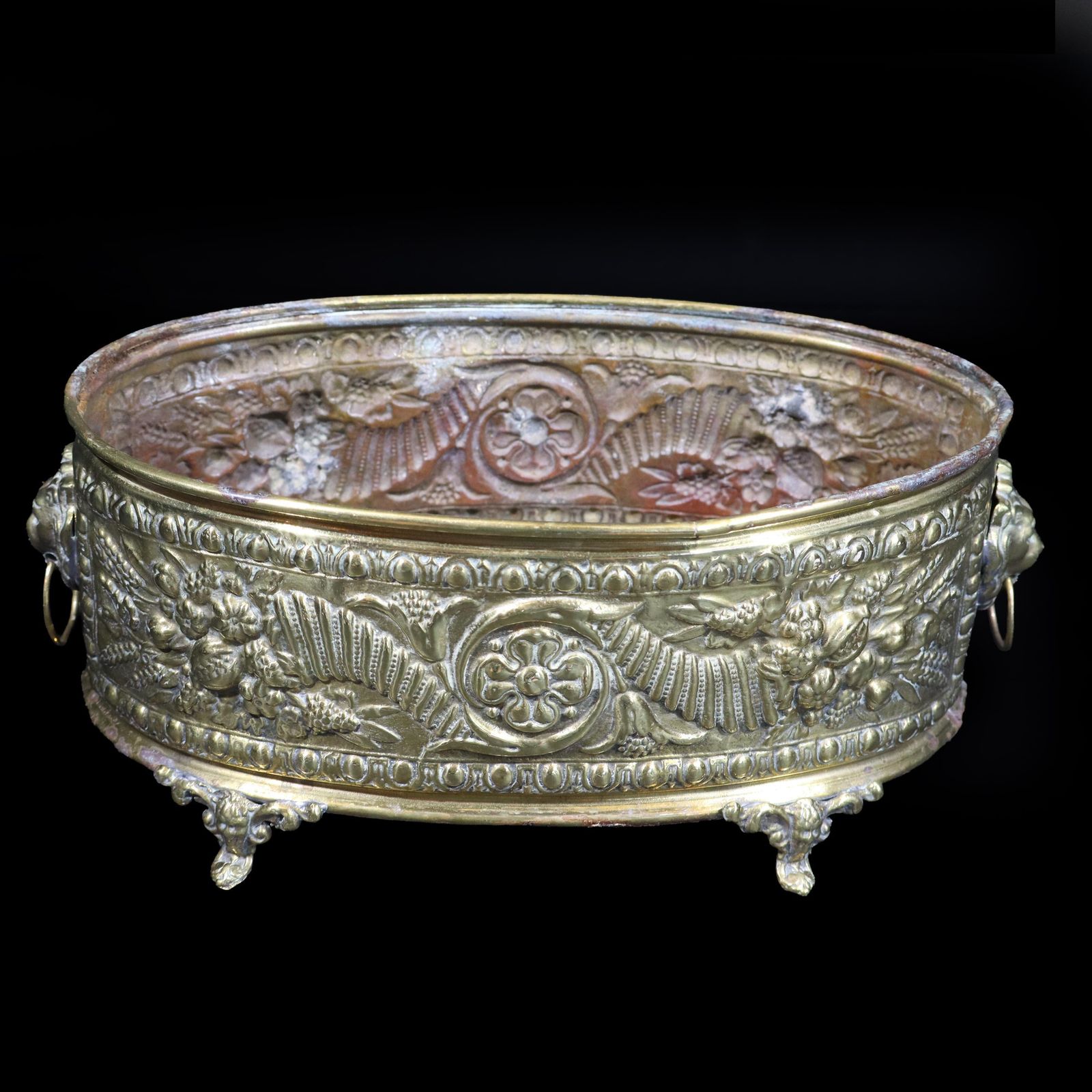 Jardinière d'époque française en laiton repoussé à masques de lions, style Napoléon III, XIXe siècle photo Décoration
