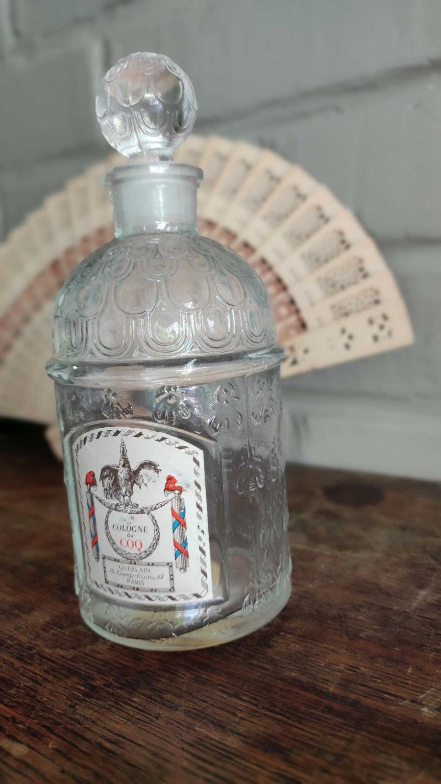 Flacon abeilles Guerlain vintage, Eau de Cologne du Coq 250 ml, années 1950 photo Décoration