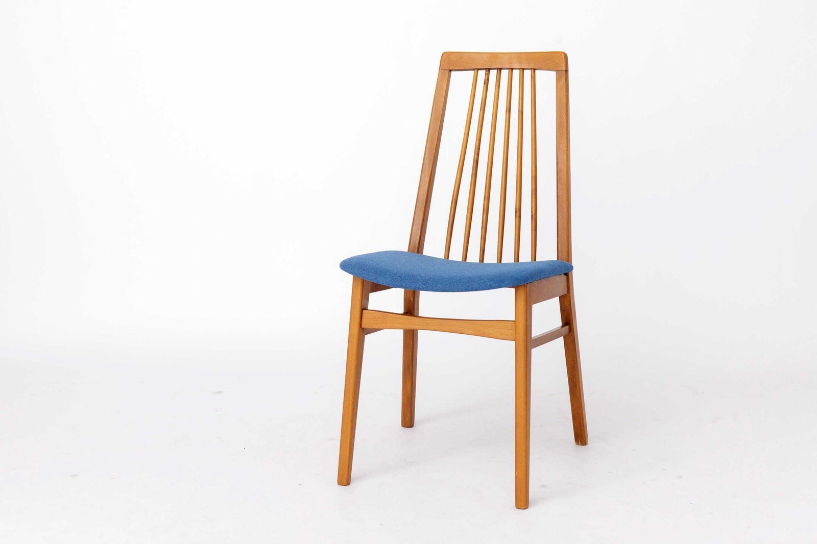 photo vinterior Set van 6 Duitse eetkamerstoelen, jaren 1960 | Massief beuken mid-century stoelen | Opnieuw bekleed