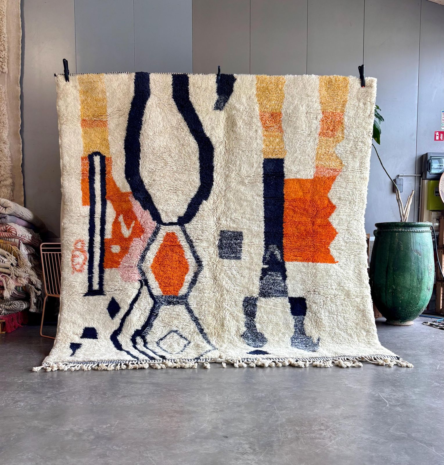 Wit en oranje Marokkaans vloerkleed 250x250 cm, authentiek Marokkaans vloerkleed, Berber tapijt, wollen vloerkleed, handgemaakt vloerkleed, Beni Ourain stijl,