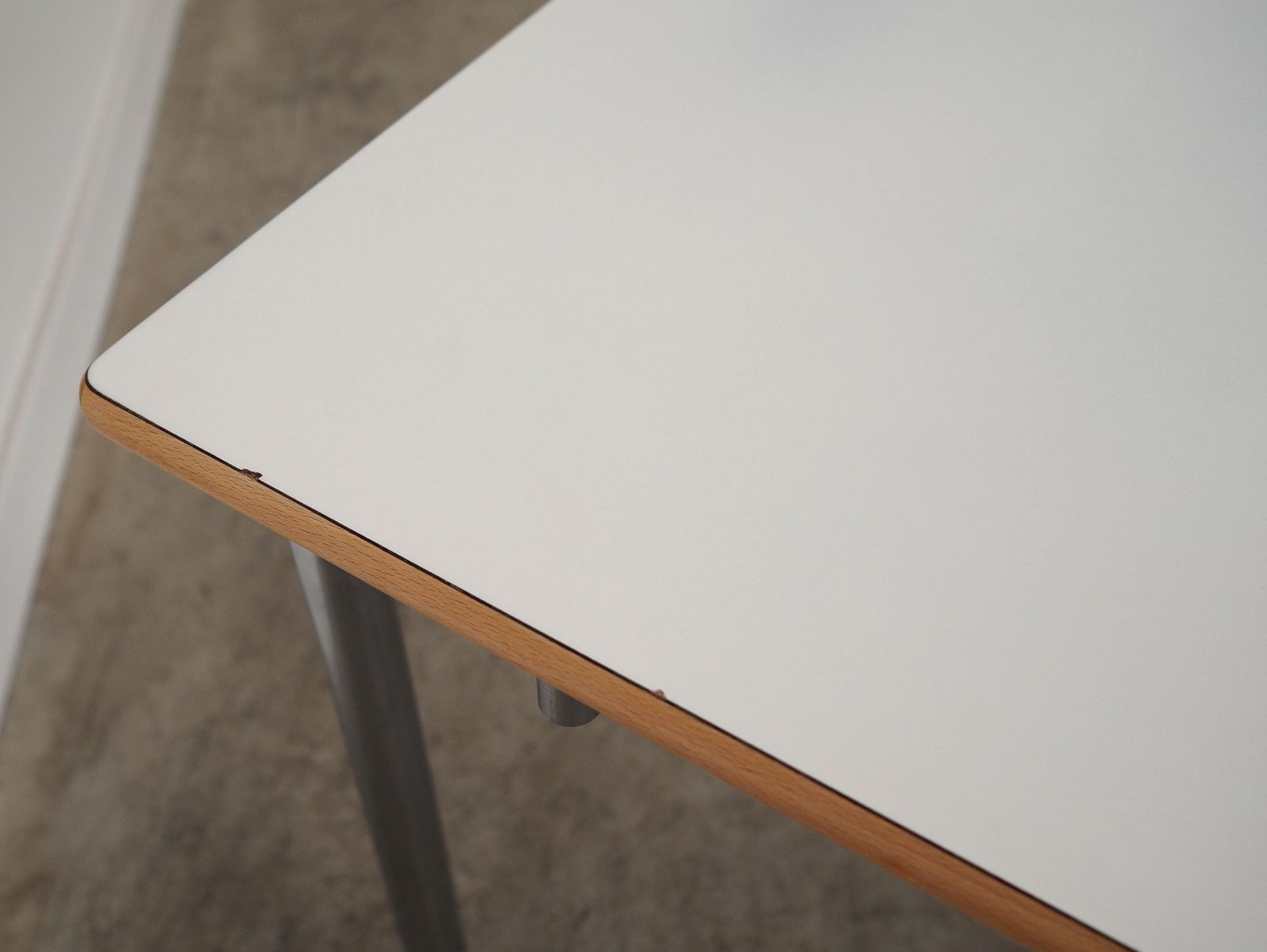 photo furniture Gelamineerde tafel, Deens design, 2000, geproduceerd door Randers Møbelfabrik