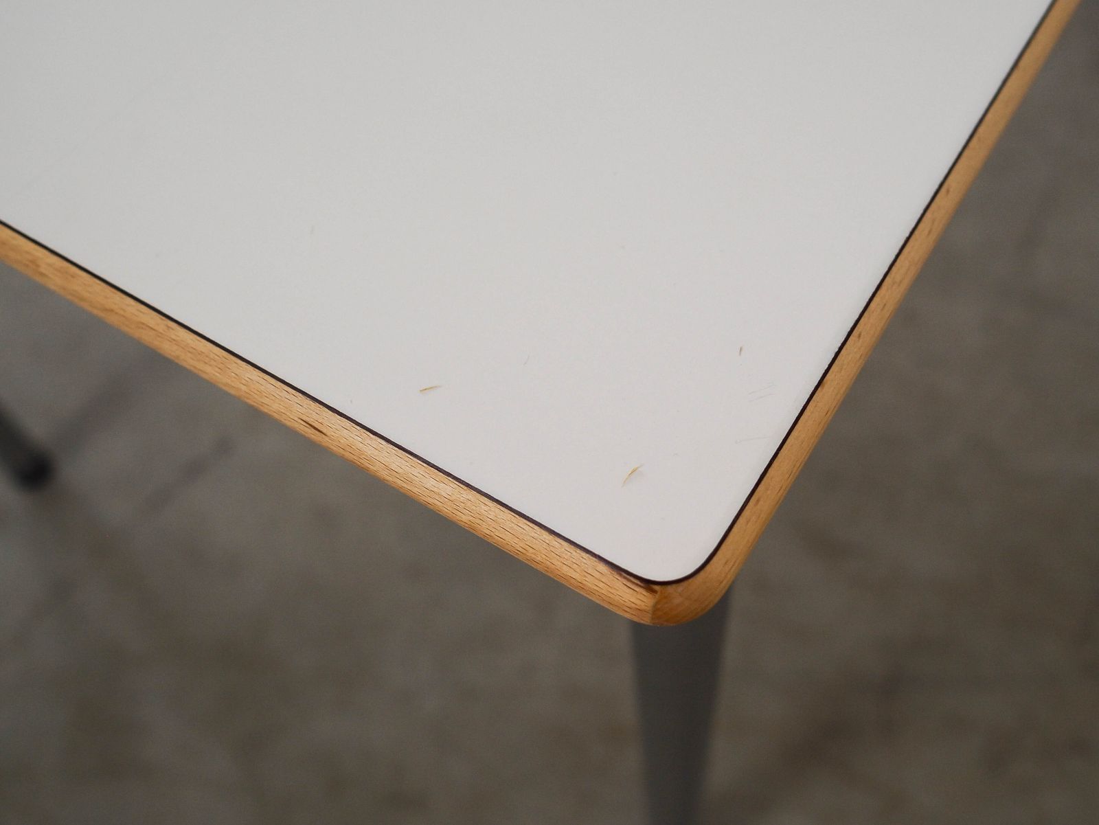 photo for sale Gelamineerde tafel, Deens design, 2000, geproduceerd door Randers Møbelfabrik