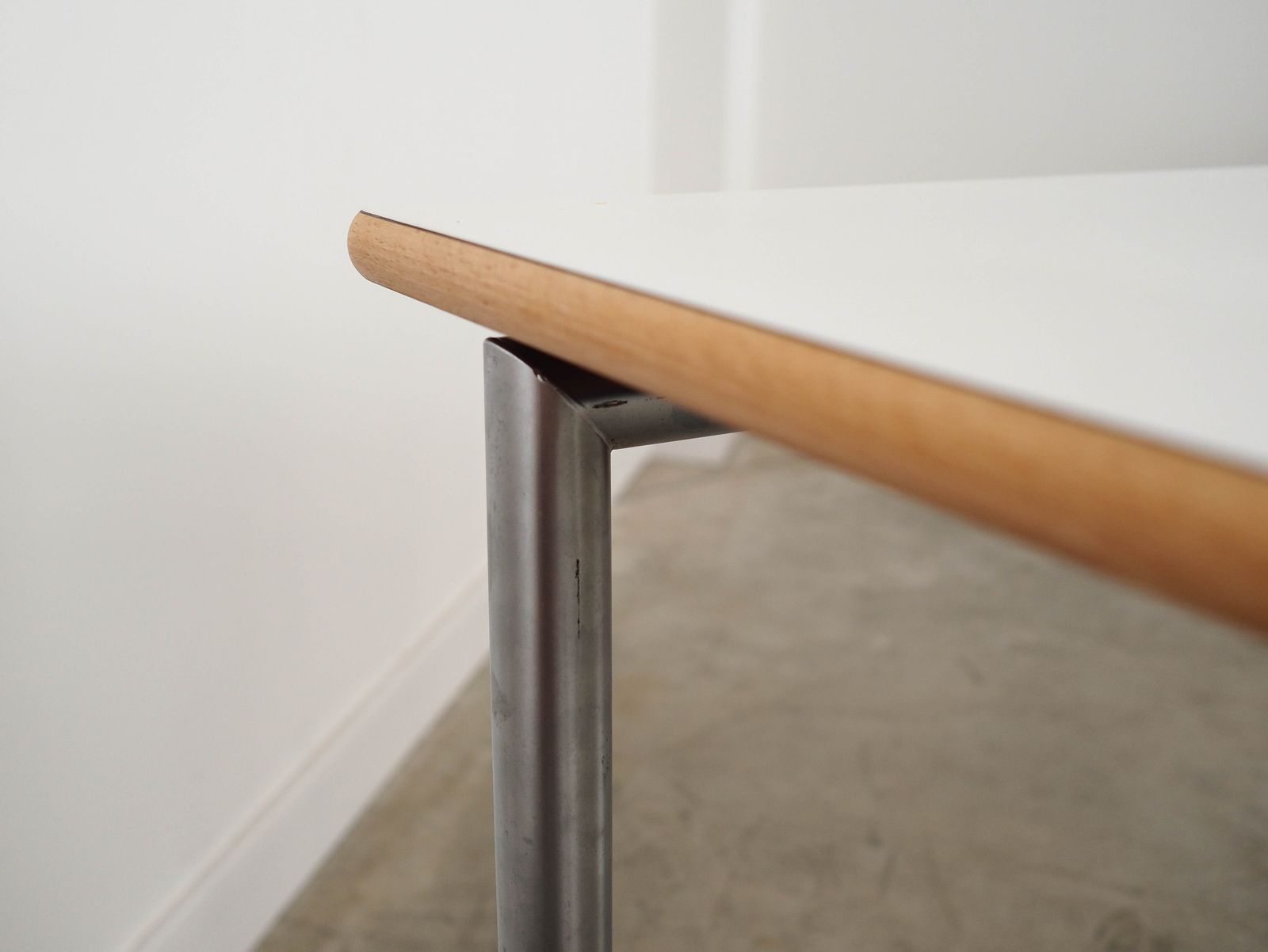 739.0 Gelamineerde tafel, Deens design, 2000, geproduceerd door Randers Møbelfabrik photo