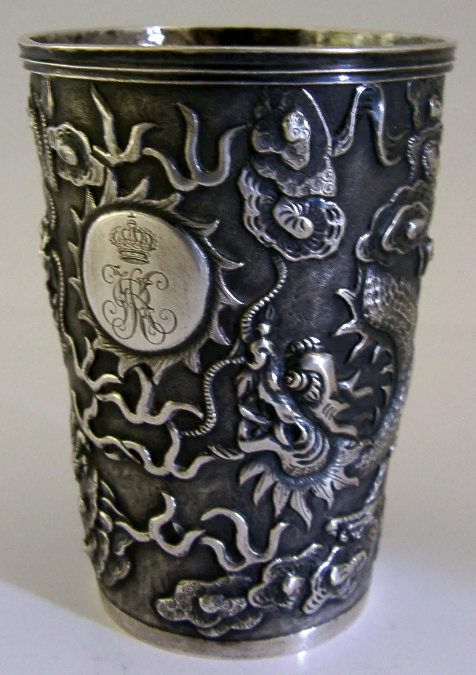 Chinese Export Silver Beaker Cup Royal Cypher Cornet Crest ? 1901 Dragons 89g photo vinterior