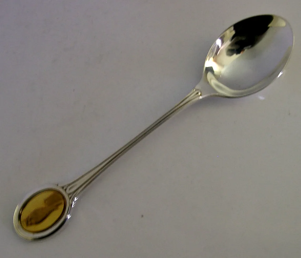 Heavy 27g Solid Sterling Silver Kestrel Spoon London 1975 Bird Animal photo furniture