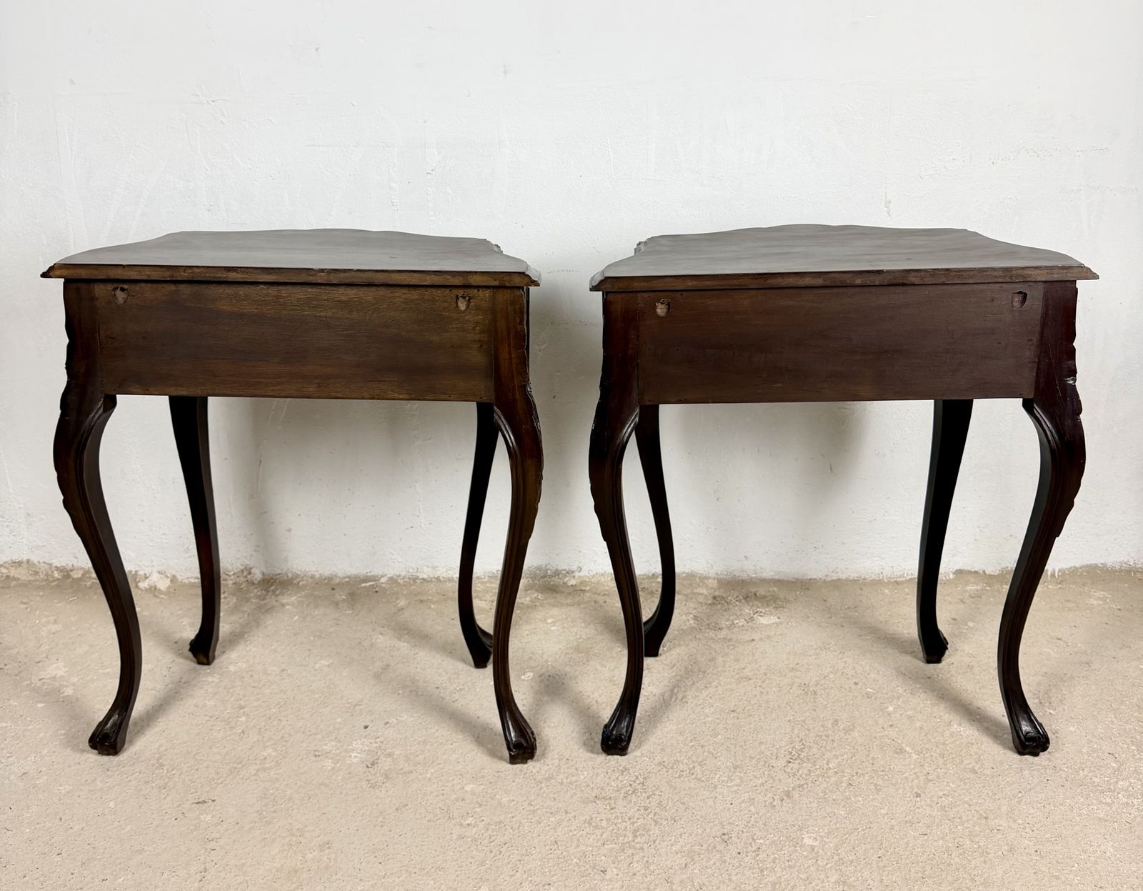 photo for sale Paar Franse Louis XV Stijl Bombe Nachtkastjes Met Twee Lades