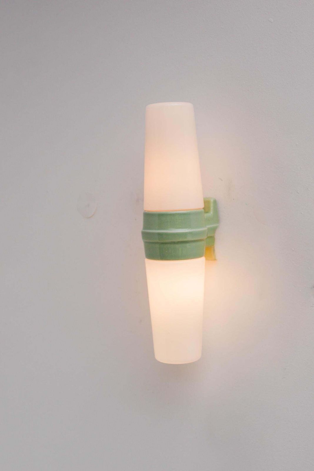 Applique de salle de bains vintage en porcelaine par Sigvard Bernadotte pour Ifö, années 1960 photo Luminaires