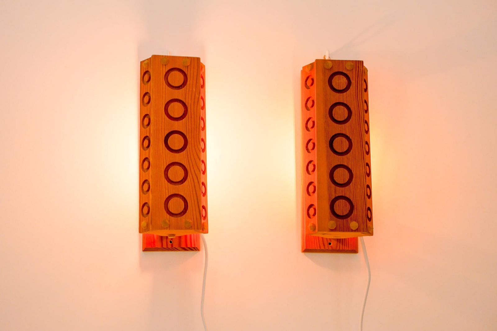 Appliques scandinaves modern, paire d'appliques murales mid-century modern en bois de pin photo furniture