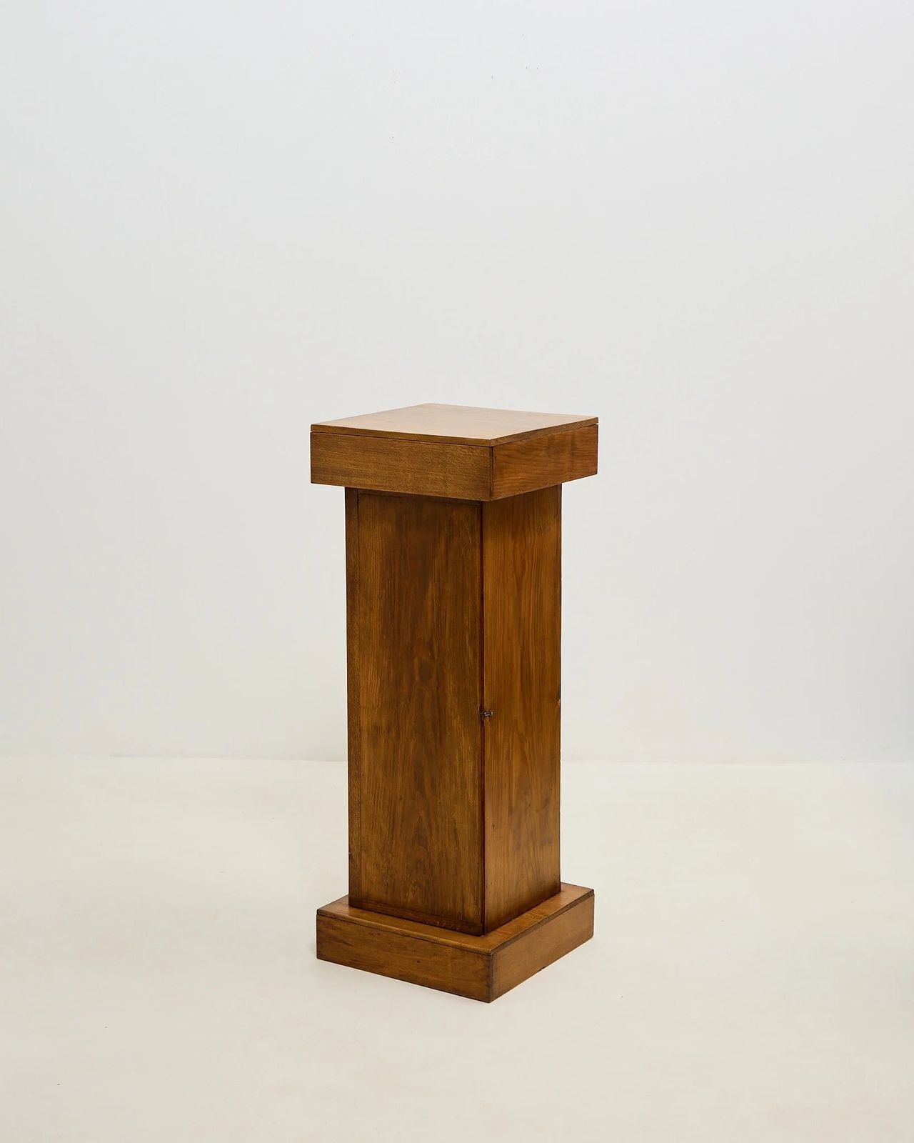 Sculptuurstandaard met verborgen opbergruimte, ca. jaren 1950, vintage