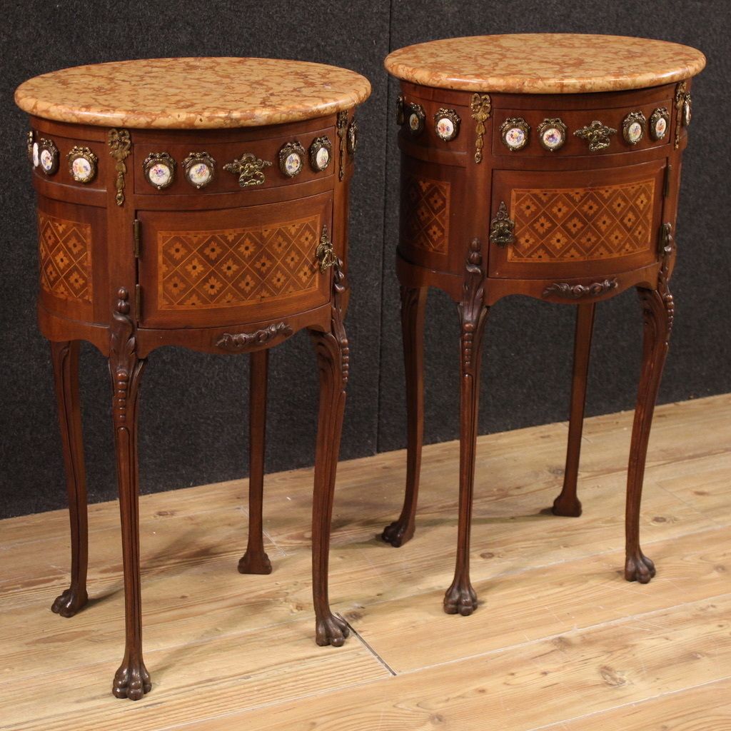Paire de tables de chevet françaises à marqueterie, XXe siècle