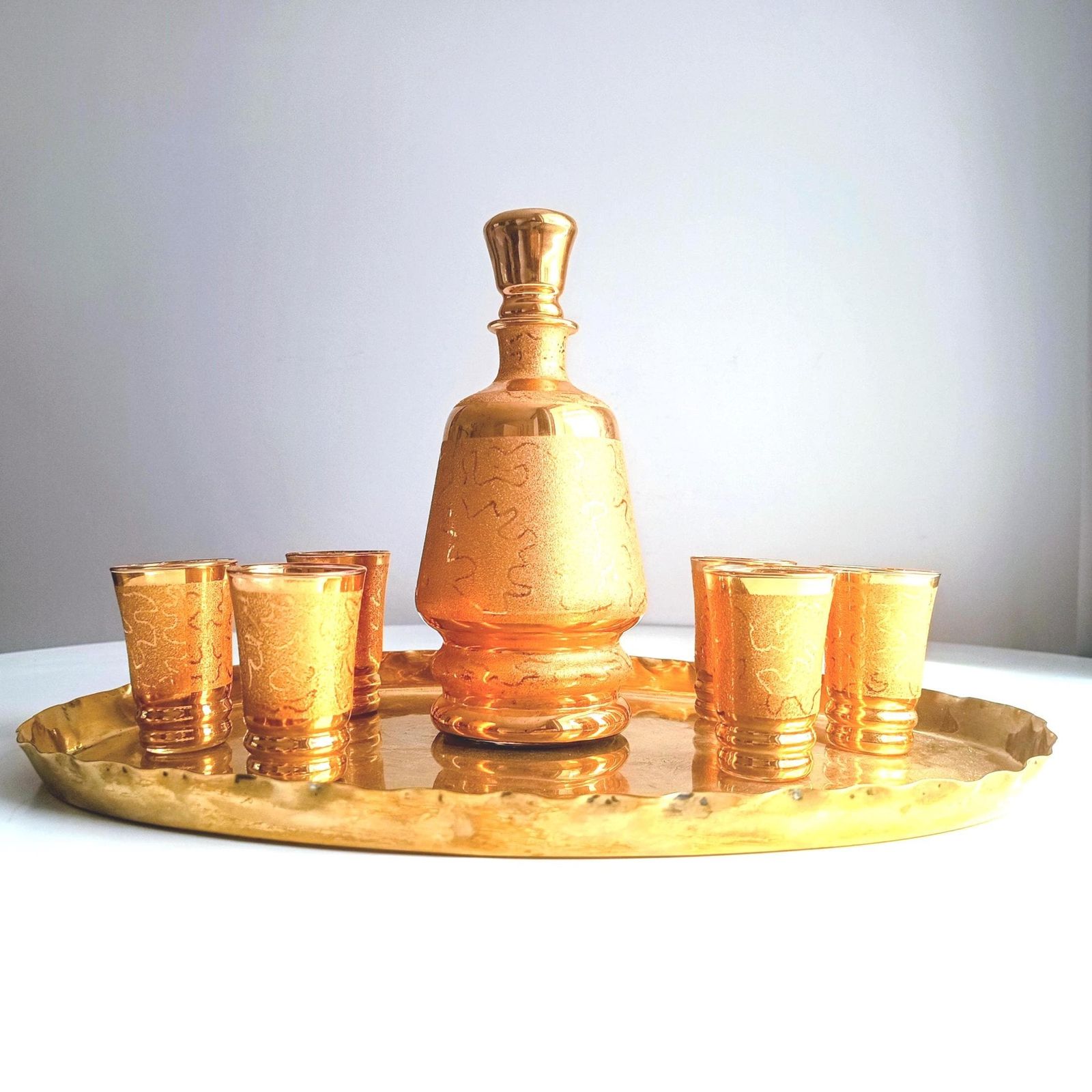 Belgisch Laeken Cristal Mid Century Gouden Likeur Vodka Set 6 Shotglazen, Hollywood Regency photo for sale