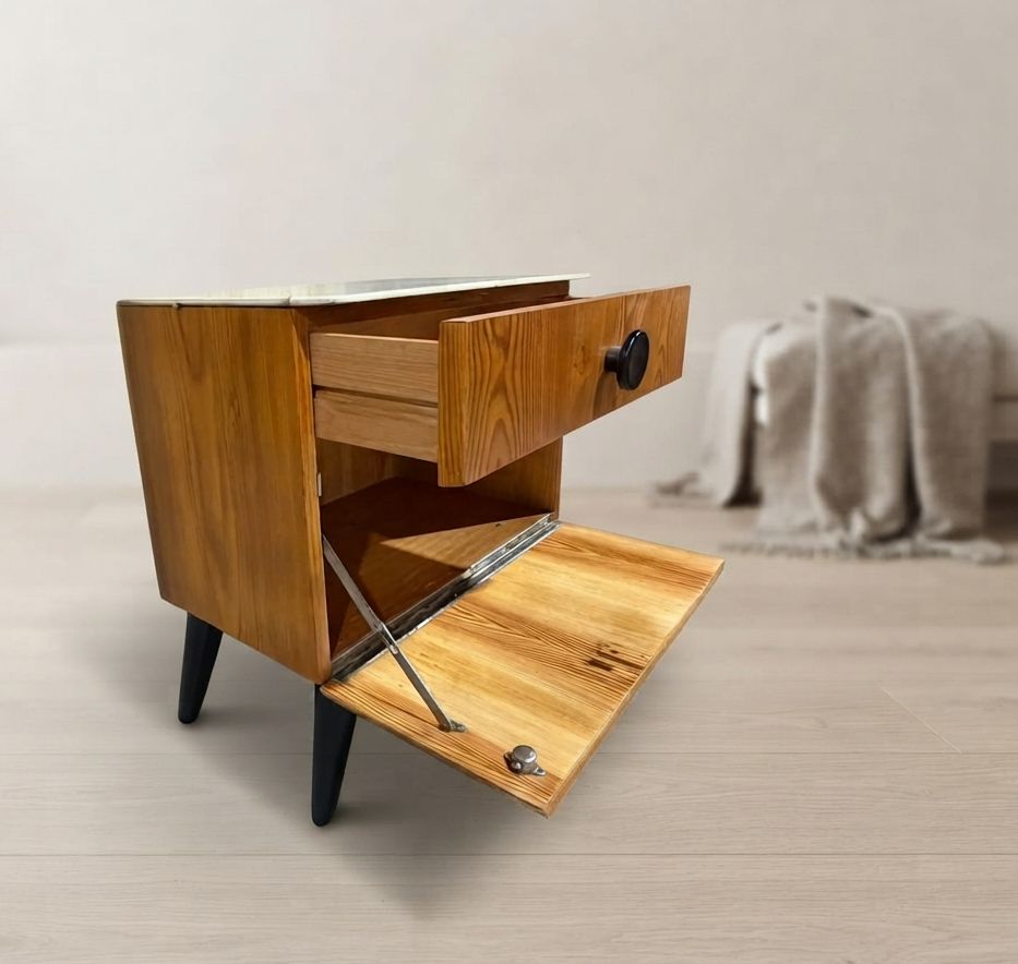 photo furniture Volledig gerestaureerd nachtkastje van Jindřich Halabala voor ÚP Závody, mid-century modern, jaren 1950, Tsjecho-Slowakije, 55 × 51 × 37 cm