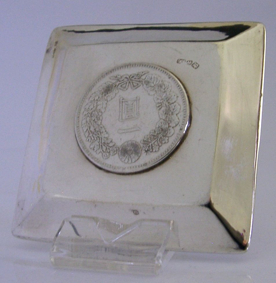 Coupelle à monnaie d'exportation chinoise en argent sterling, pièce japonaise d'un yen, d'époque, vers 1910 photo Décoration