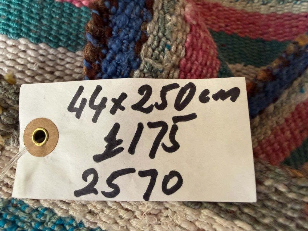 photo furniture Narrow Kilim Runner 44x250 Cm Shabby Chic, Vintage Turkish Kelim 2570