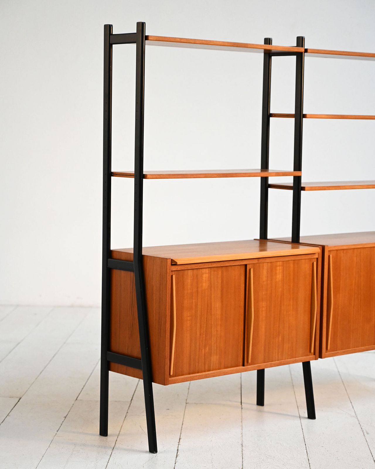 photo furniture Scandinavian Modular Teak And Lacquered Wood Shelving Unit, 1960s