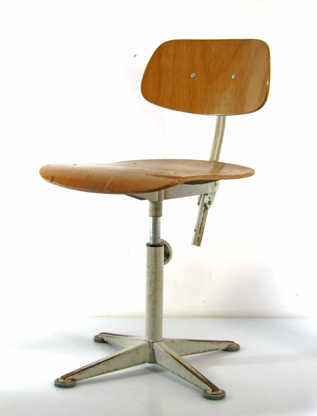 Verstelbare industriële bureaustoelen van Friso Kramer