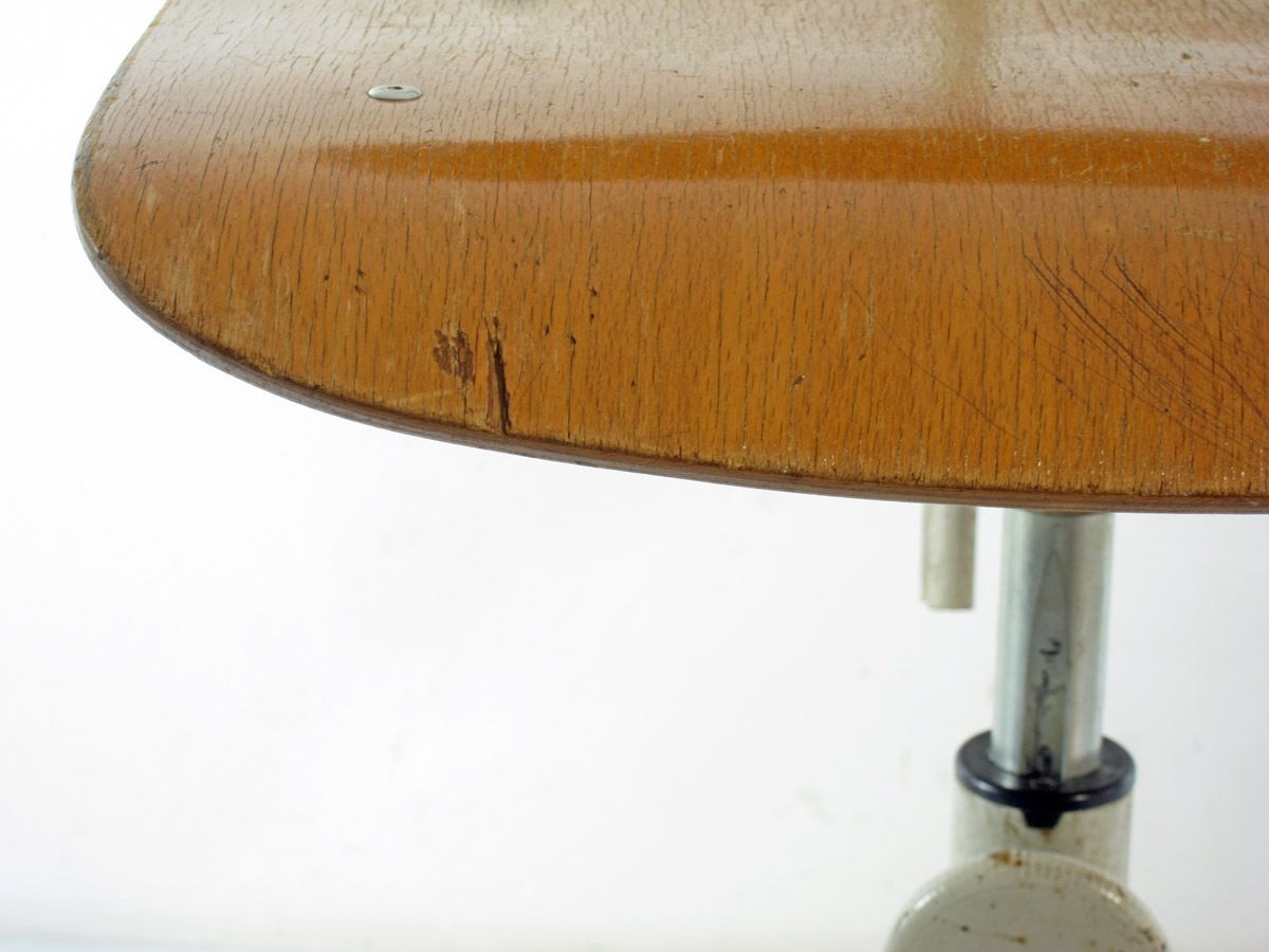 Verstelbare industriële bureaustoelen van Friso Kramer photo vinterior