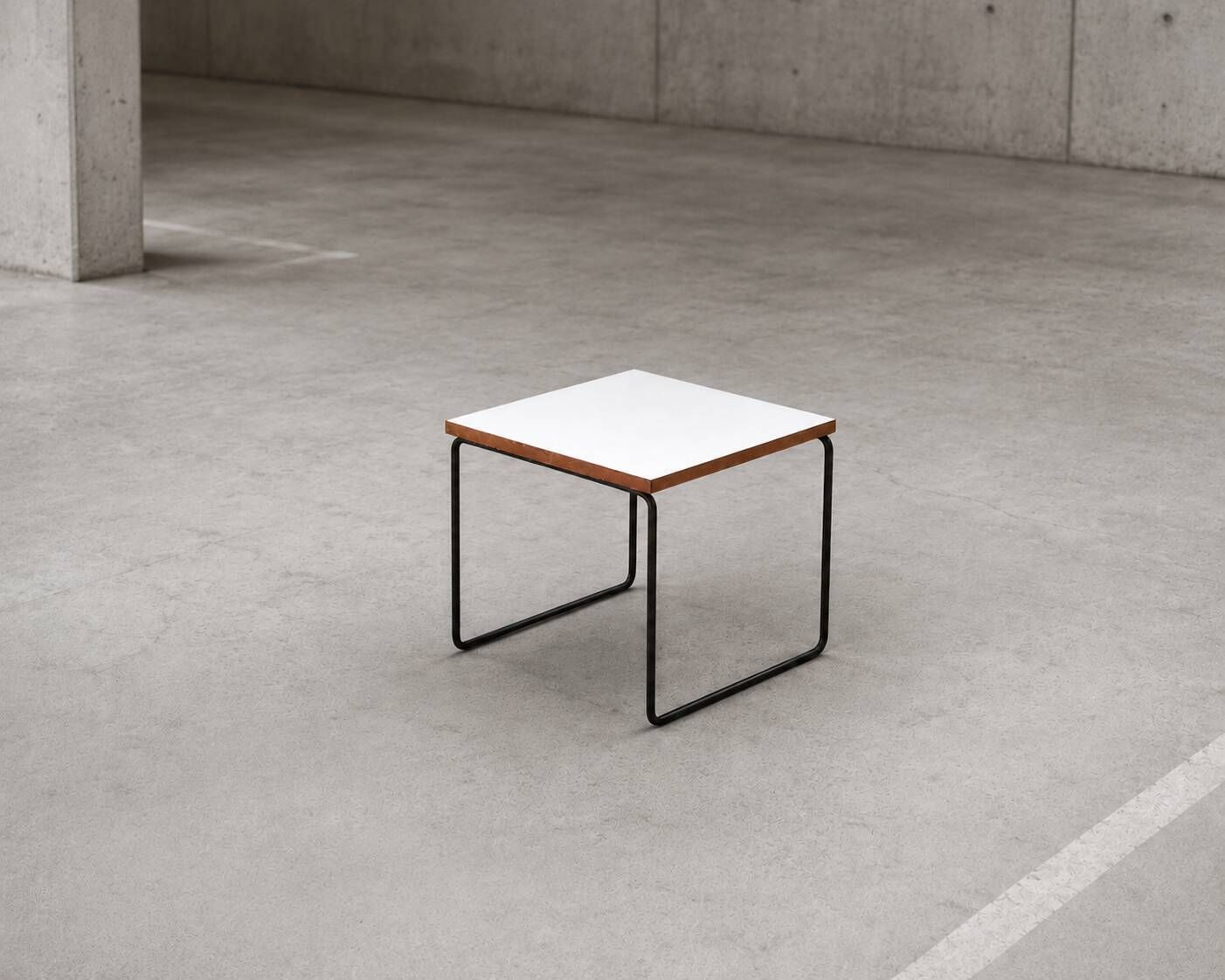 photo for sale Table basse volante blanche par Pierre Guariche pour Steiner, années 1950.