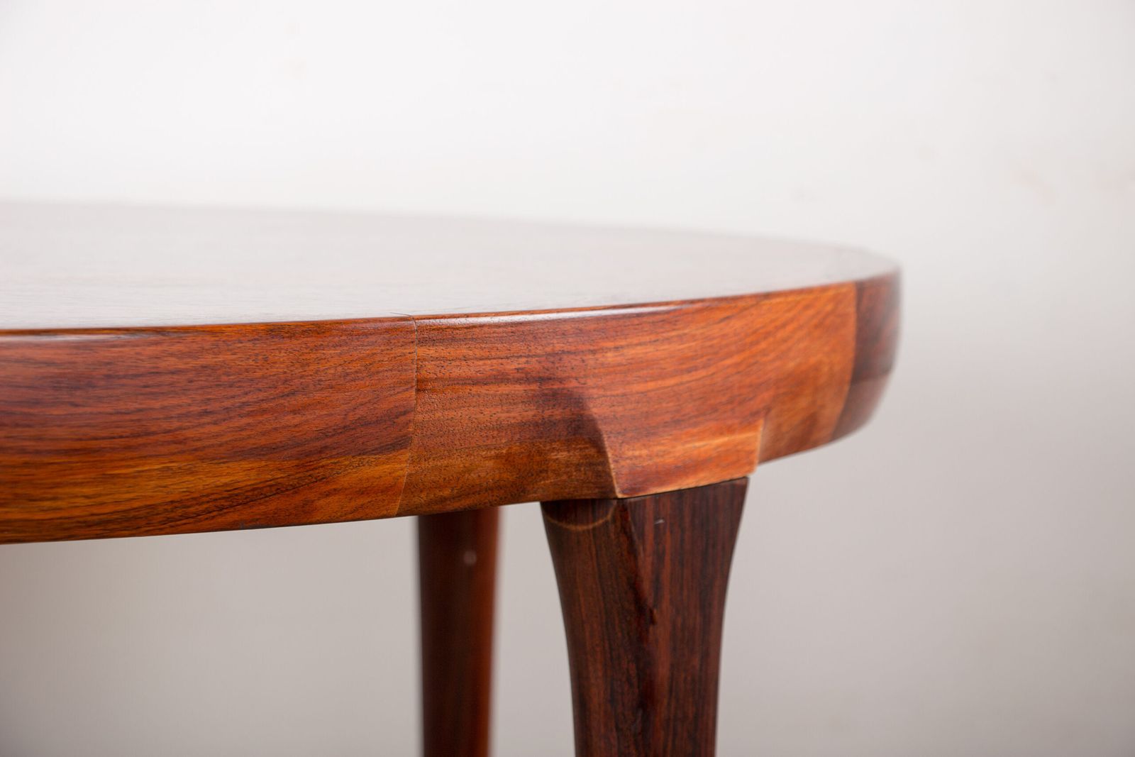 Table à manger danoise extensible en palissandre, par Ib Kofod Larsen pour Faarup Mobelfabrik. photo for sale