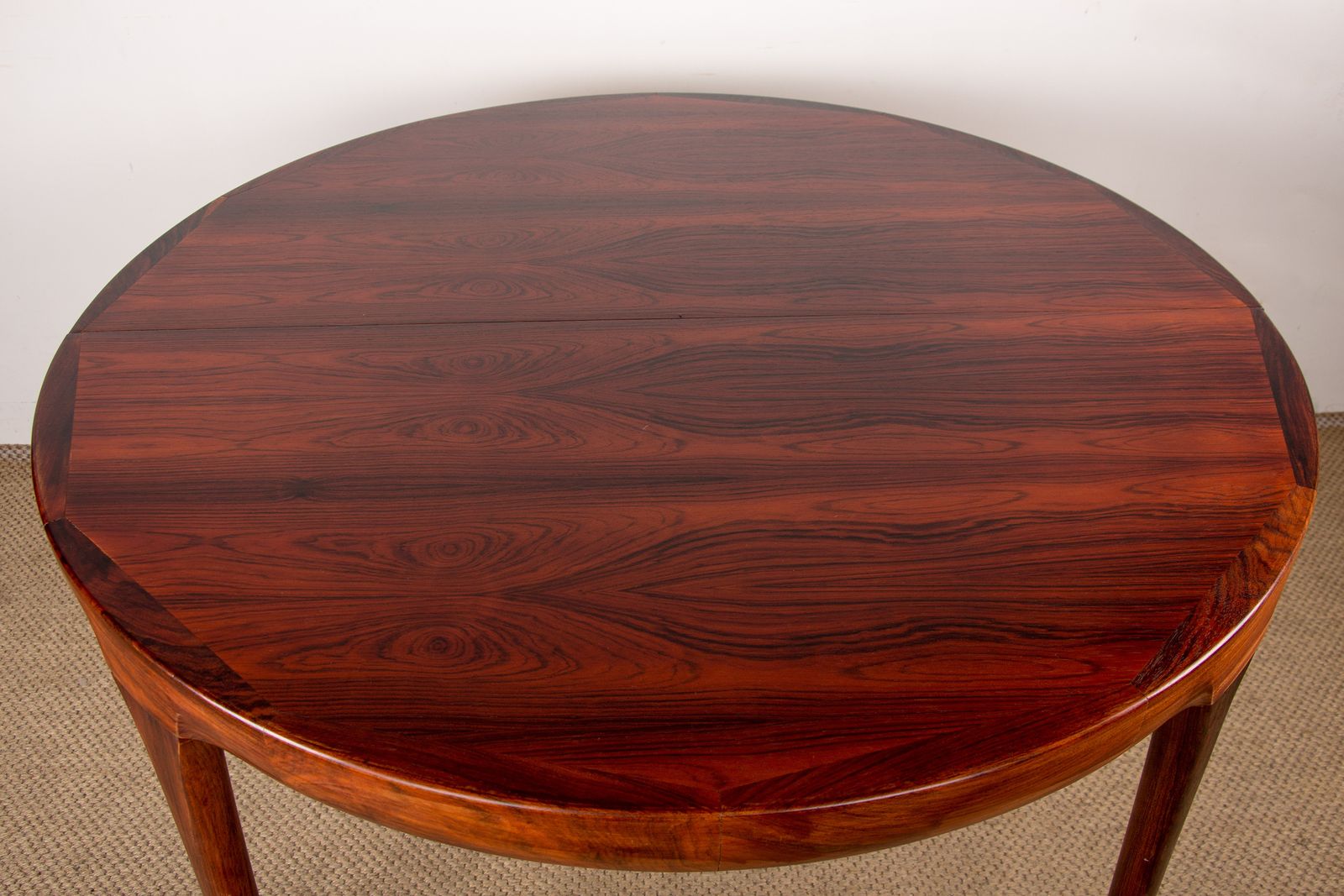 Table à manger danoise extensible en palissandre, par Ib Kofod Larsen pour Faarup Mobelfabrik. photo vinterior