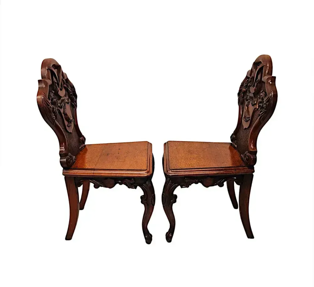Zeer zeldzaam paar 19e eeuwse zwaar gesneden eiken Engelse Country House hallstoelen photo furniture