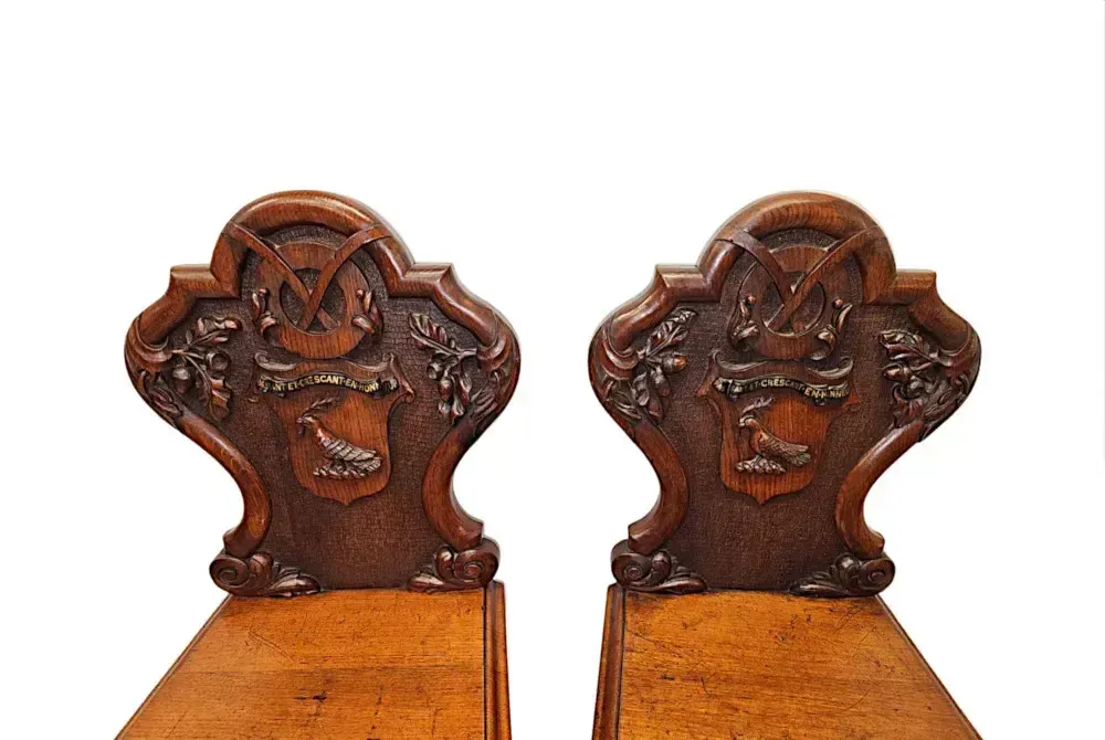 Zeer zeldzaam paar 19e eeuwse zwaar gesneden eiken Engelse Country House hallstoelen photo 2529.0