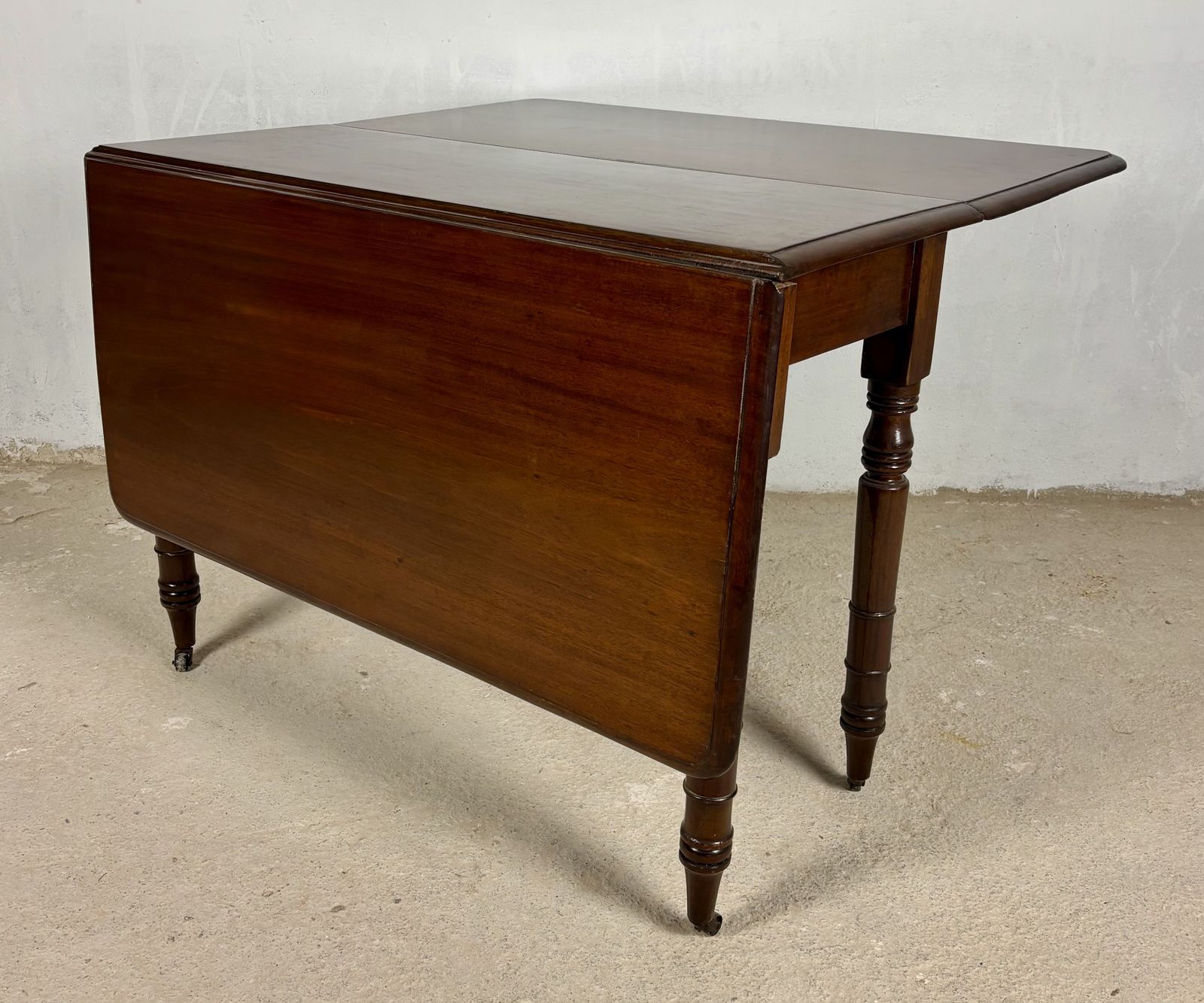 Spaanse klaptafel eettafel, ca. jaren 1930 photo vinterior