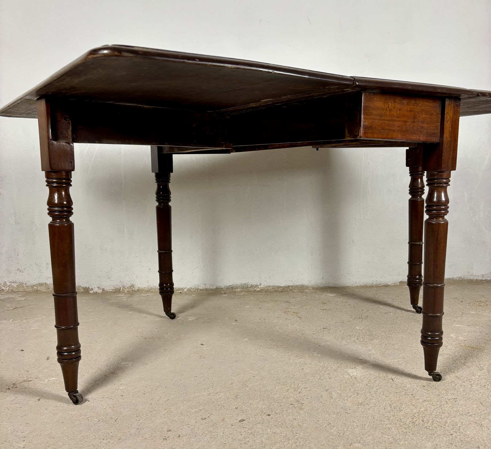 photo for sale Spaanse klaptafel eettafel, ca. jaren 1930