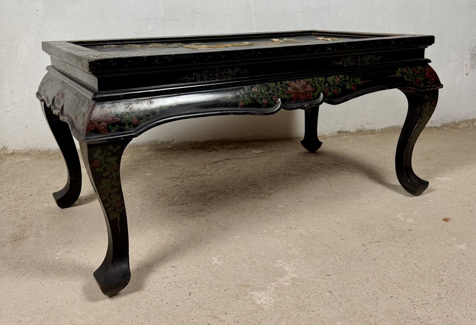 photo vinterior Chinese Zwartgelakte Salontafel Met Handgeschilderde Decoratie