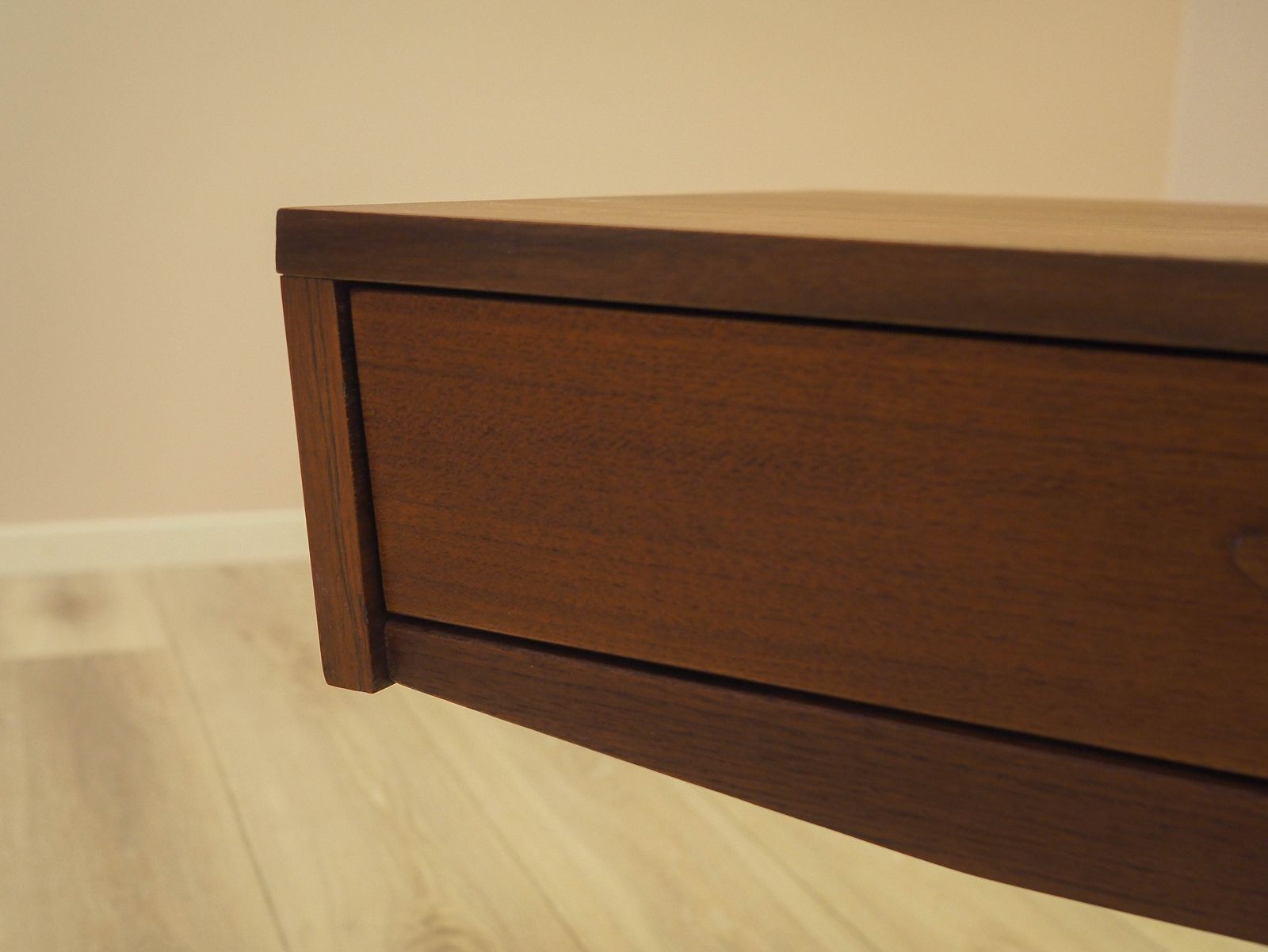 photo vinterior Deens Teakhouten Dressoir Ca. Jaren 1970 - Laag Model Met Drie Lades, Scandinavisch Modern