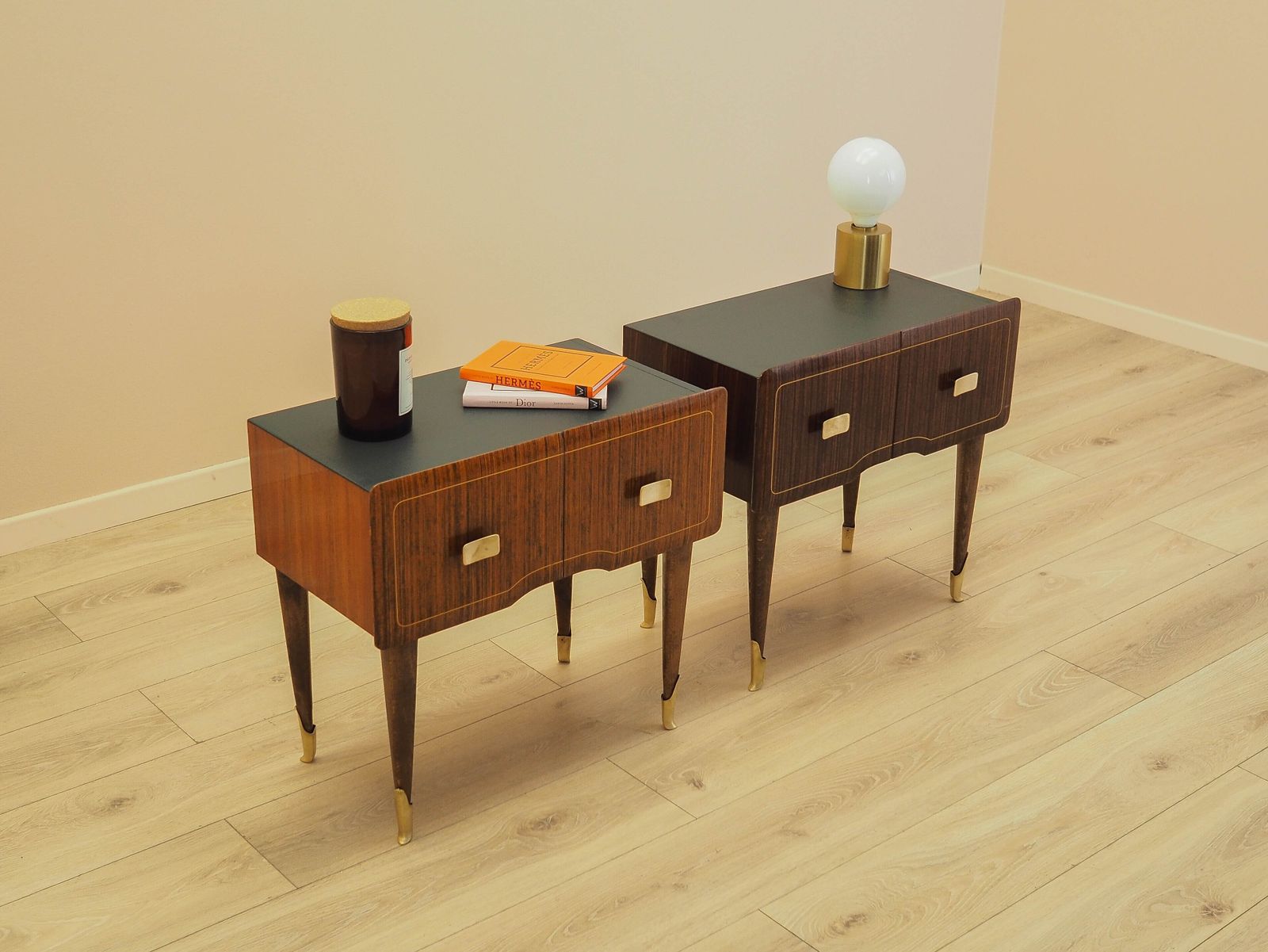 Paire de tables de chevet italiennes en placage de mahogany, Italian Modern, années 1970 photo for sale