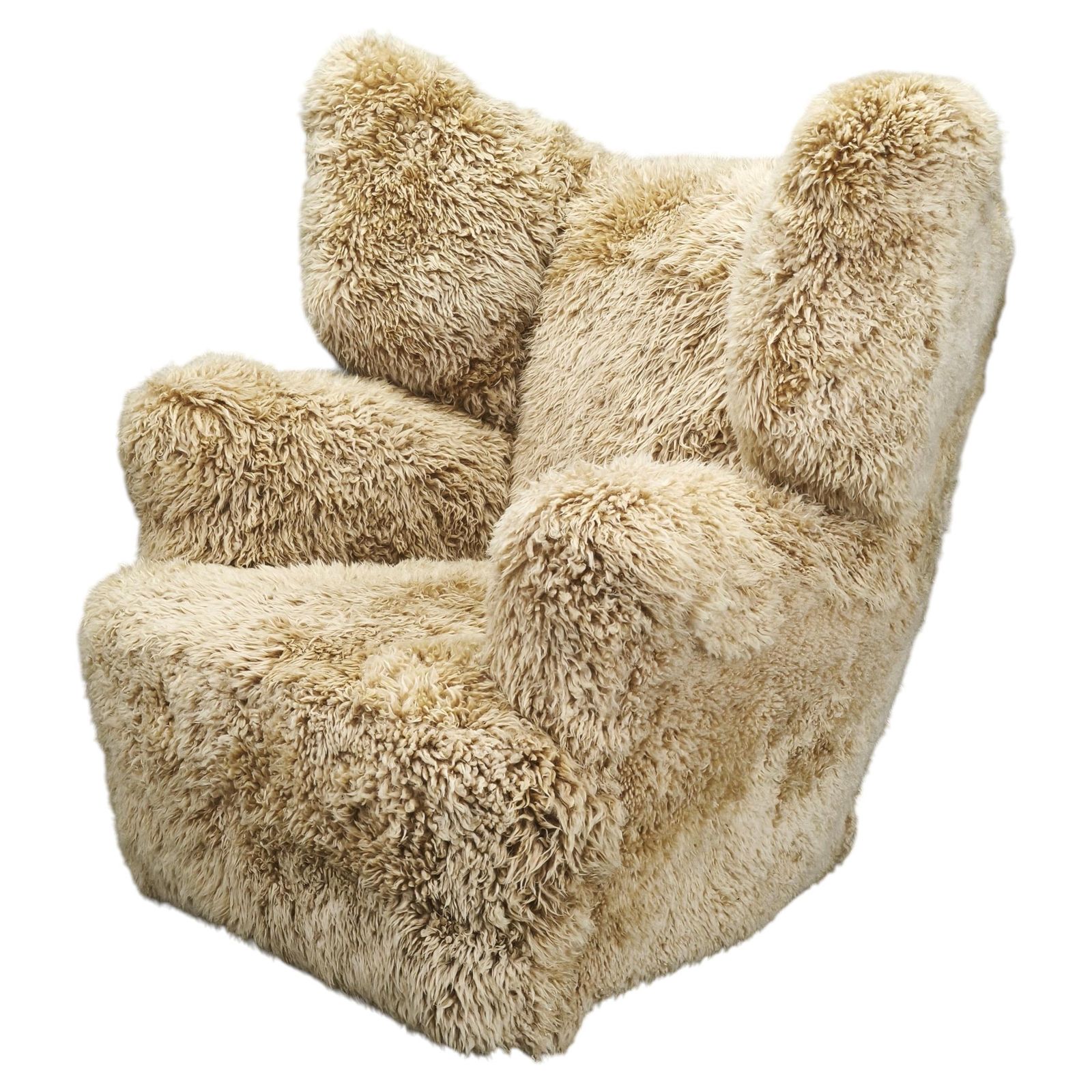 Art Deco fauteuil met vleugelleuning ca. jaren 1930, opnieuw bekleed in Skandilock schapenvacht in de kleur Honey