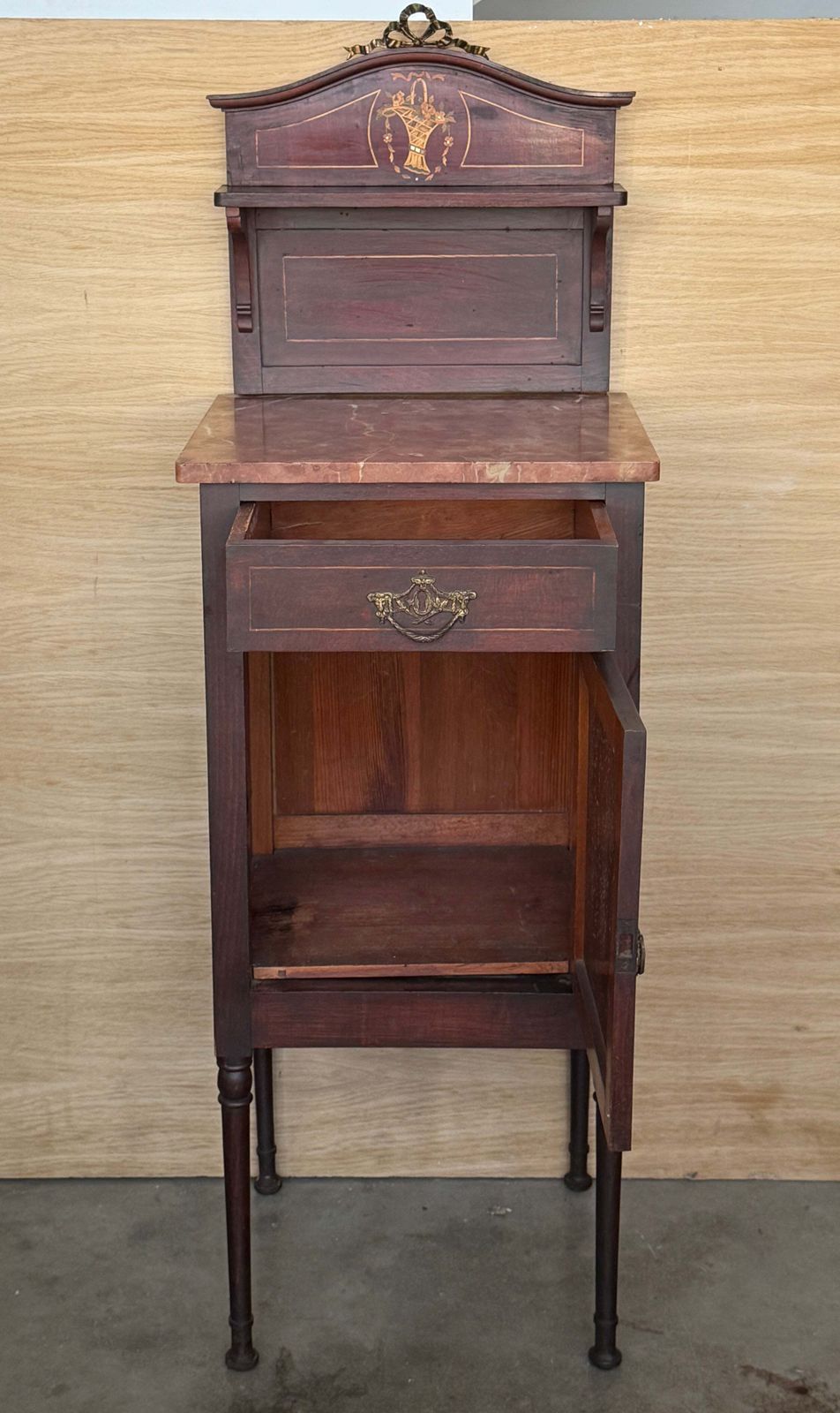 Paire de tables de chevet d'époque françaises en marqueterie, plateaux en marbre, fin du XIXe siècle photo furniture